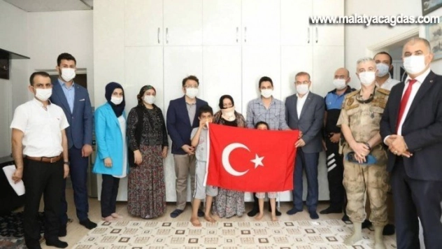 Kaymakam Çam şehit ailelerini ziyaret etti