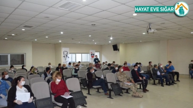 Kaymakam Demir, berber ve kadın kuaförleri ile bir araya geldi