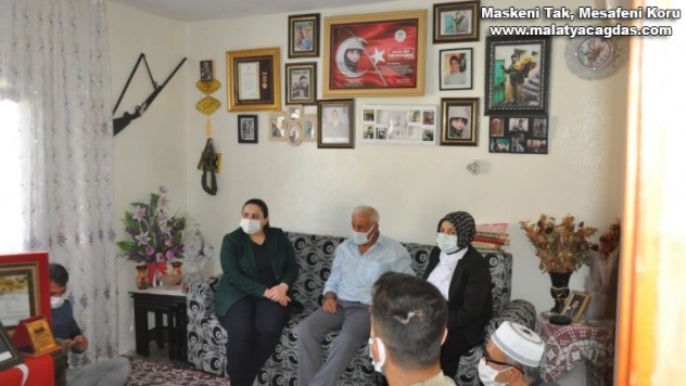 Kaymakam Demir, şehit ailelerini yalnız bırakmıyor