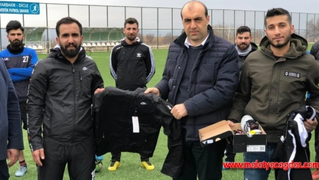 Kaymakam Demirçin'den Dicle Gençlikspor'a malzeme yardımı