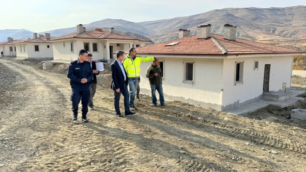 Kaymakam Gülyer, Kırsal Konut Çalışmalarını Yerinde İnceledi