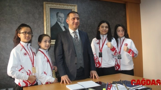 Kaymakam Güney, şampiyonları ağırladı