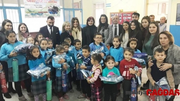 Kaymakam Öner,  köy okulunu güzelleştiren Üniversiteli gençlere teşekkür etti