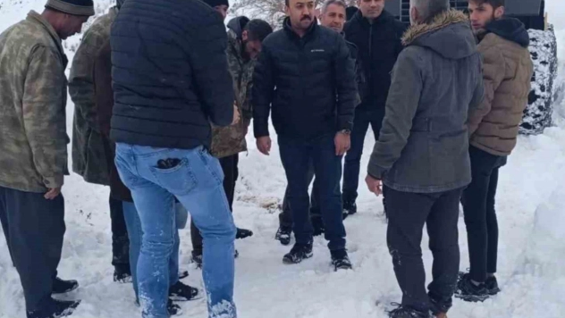 Kaymakam Pelvan, yol açma çalışmalarını inceledi