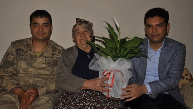 Kaymakam Şahin'den şehit annelerine ziyaret