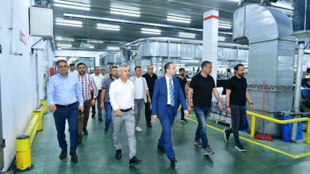 Kaymakam Uğurlu ile Başkan Çınar, organize sanayi bölgesindeki fabrikaları ziyaret etti