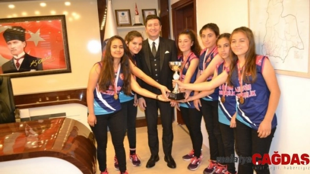 Kaymakam Yalçın, il birincisi sporcuları kabul etti