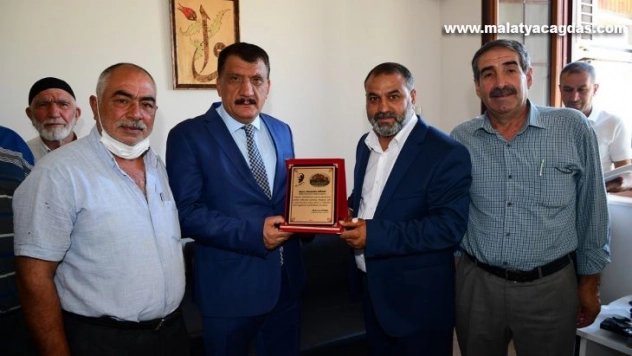 Kaynarca'da 4 bin dönüm araziyi suya kavuştu