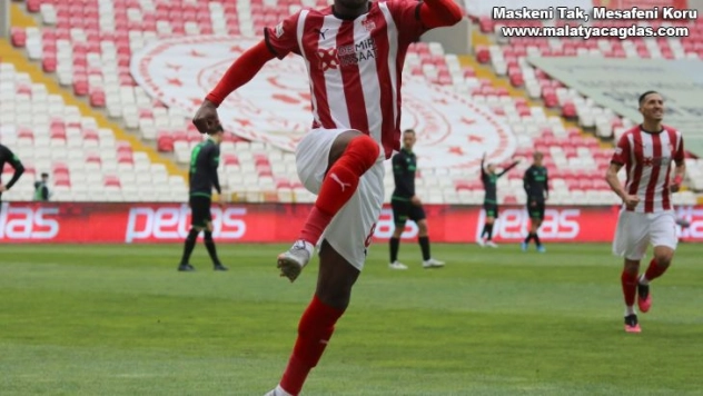 Kayode oyuna girdi, golünü attı