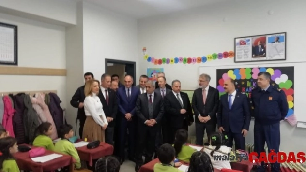 Kayseri'de 308 bin 35 öğrenci karnelerini aldı