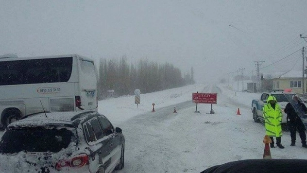 Kayseri-Malatya karayolu araç ulaşımına kapandı