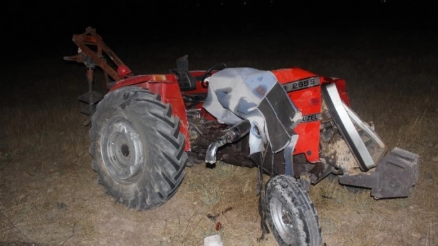 Kazada ağır yaralanan traktör sürücüsü hayatını kaybetti