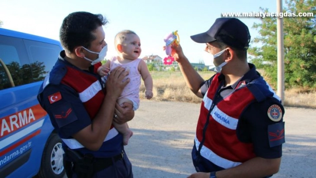 Kazada annesi yaralanan minik Zeynep için jandarma ekipleri seferber oldu