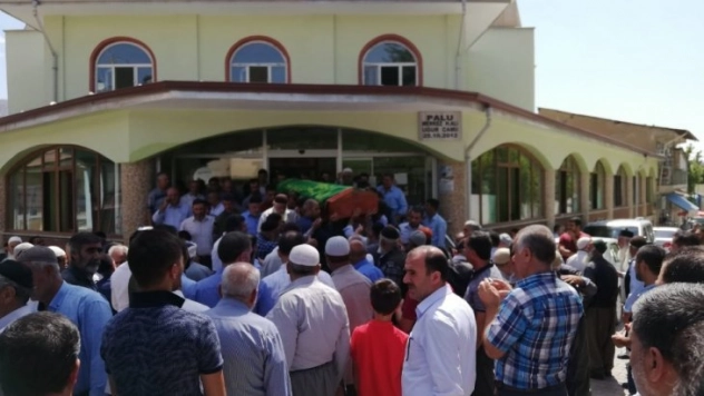 Öğretim görevlisi, son yolculuğuna uğurlandı