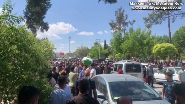 Kazada ölen kardeşler ağıtlarla defnedildi