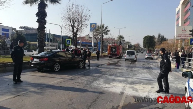 Kazaya karışan araçlardan biri alev aldı: 2 yaralı