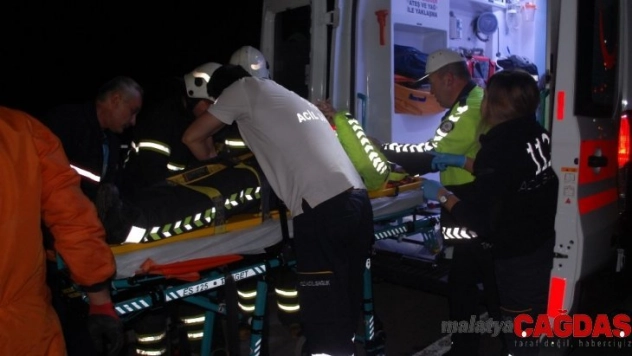 Kazaya müdahale eden polise otomobil çarptı