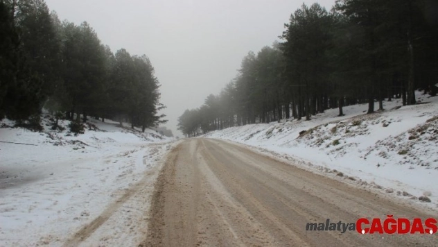 Kazdağları'nda kar yağışı etkili oluyor