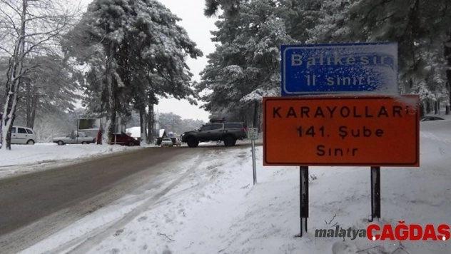 Kazdağları'nda kar yağışı hayatı olumsuz etkiliyor