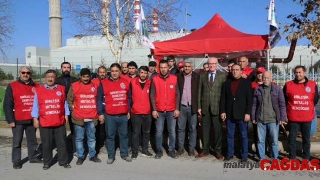 Kazım Kurt eylemdeki işçilerle buluştu