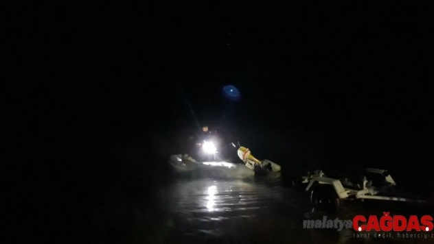 Keban Barajında mahsur kalan 3 balıkçı kurtarıldı