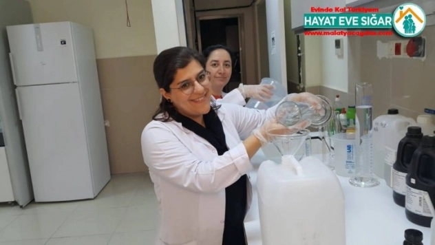 Kendi el dezenfektanlarını üretmeye başladılar