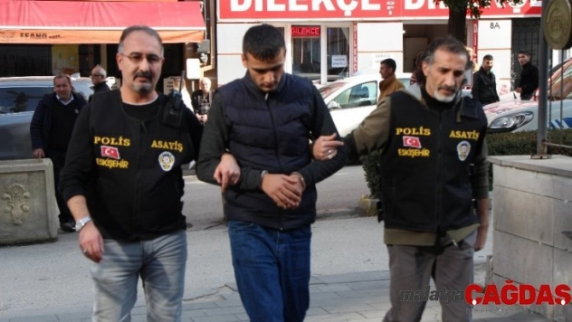 Kendini polis olarak tanıtan hırsız yakalandı