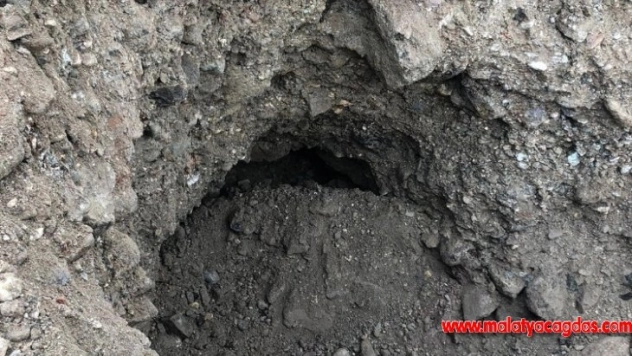 Kepçeyle kaçak kazı yapan 2 kişi gözaltına alındı