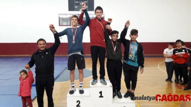 Kepez 3 sporcusuyla şampiyon oldu