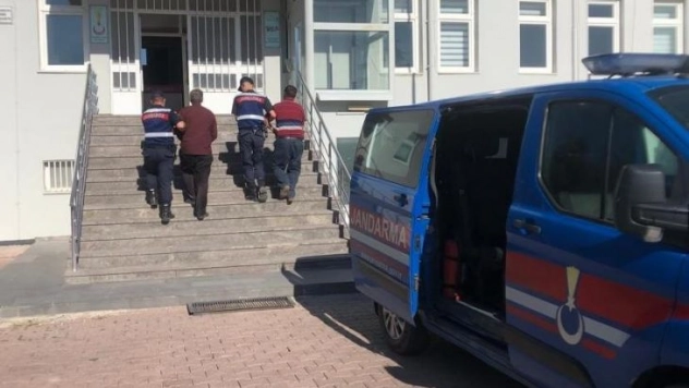 Kesinleşmiş cezası olan 2 şahıs jandarmadan kaçamadı