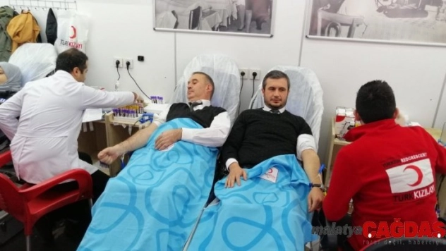 Kesmekaya ile Uzun'dan üniversite öğrencisi Samet için kan bağışı