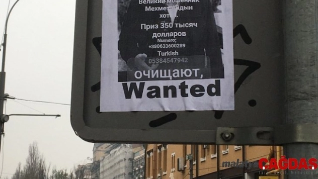 Kiev sokaklarına 'Tosuncuk' için yeni afişler asıldı