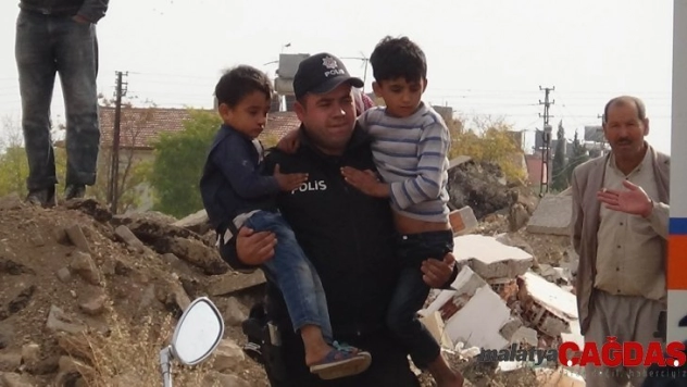 Kilis'te çocuklar alev kapanından kurtarıldı