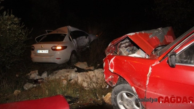 Kilis'te iki otomobil çarpıştı: 4 yaralı