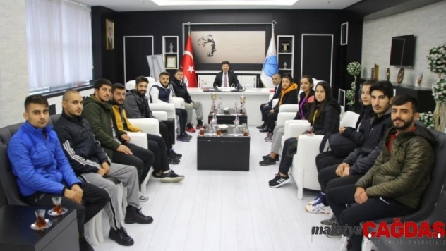 Kilisli sporcular şampiyonluk sevincini Rektör Karacoşkun'la paylaştı