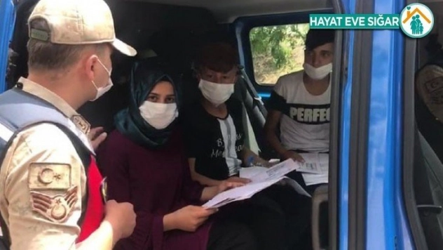 Öğrencilerin yardımına jandarma yetişti