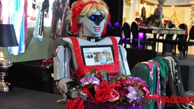 Kına gecelerinde 'robotlu' eğlence