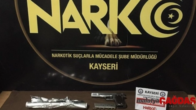 Kiralık araç ile uyuşturucu ticaretini polis engelledi