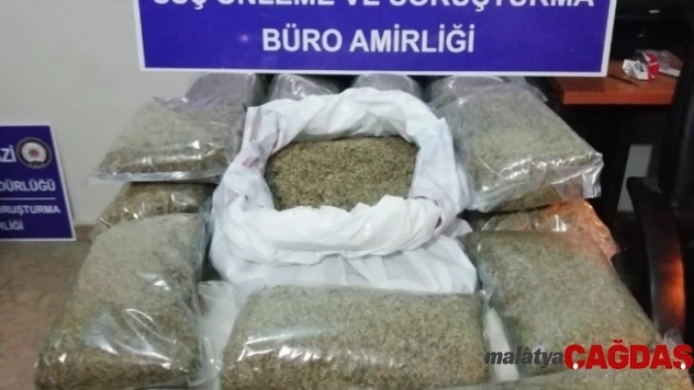 Kiralık araçtan 15 kilo uyuşturucu çıktı