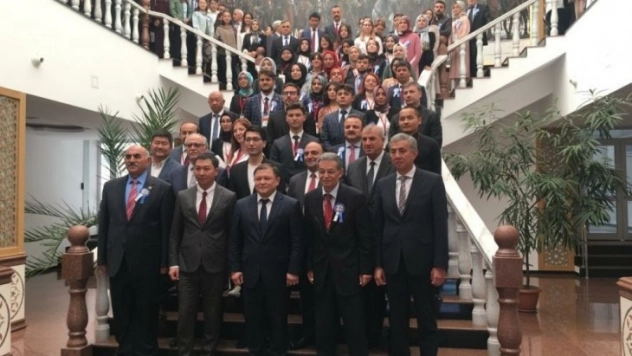 Kırgızistan'da 'Anadolu Mektebi Aytmatov'un Memleketinde' paneli