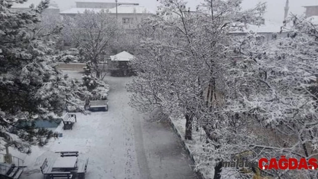 Kırıkkale'ye mevsimin ilk karı düştü