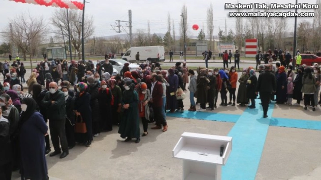 Kırmızı kategorideki Sivas'ta market indirimi Covid-19'u unutturdu, Valilik kararı ile market kapatıldı