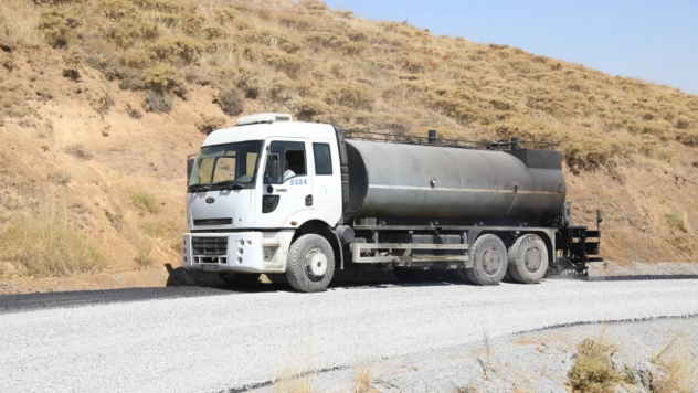 Kırsal mahallelerde yol standardı yükseliyor!