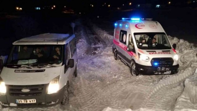 Kırsalda kardan kapanan 5 bin 812 kilometre yol ulaşıma açıldı