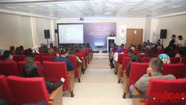 Kırşehir'de gençler, 'Genç Fikirler Atölyesi' projesi ile esanaflığı, ihracatı ve pazarlamayı öğreniyor