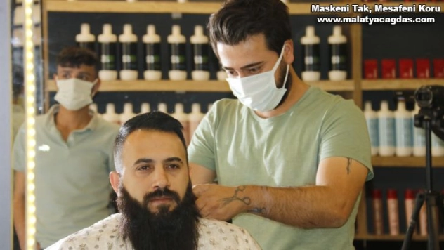 Kısıtlama bitti, vatandaşlar kuaförlerin yolunu tuttu