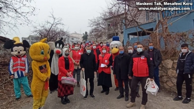 Kısıtlamada evdeki çocuklar unutulmadı