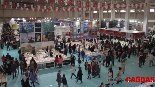 Kitap fuarını 4 günde 200 bin kişi ziyaret etti