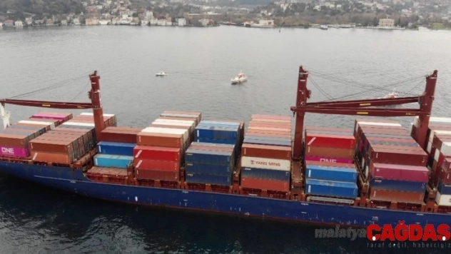 Kıyıya çarpan gemi havadan görüntülendi