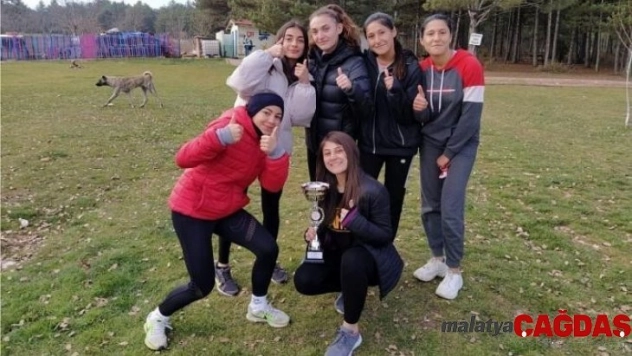 Kız ve erkeklerde takım olarak il birincisi oldular